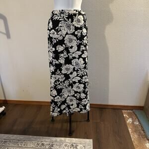 Old Navy Women’s Large Black White Floral Print Maxi Skirt Stretch Waist